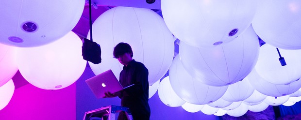 ※掲載終了※【テクニカルディレクター】世界27カ国以上で展開するアート展覧会での、ハードウェア選定・システム構築、設営担当