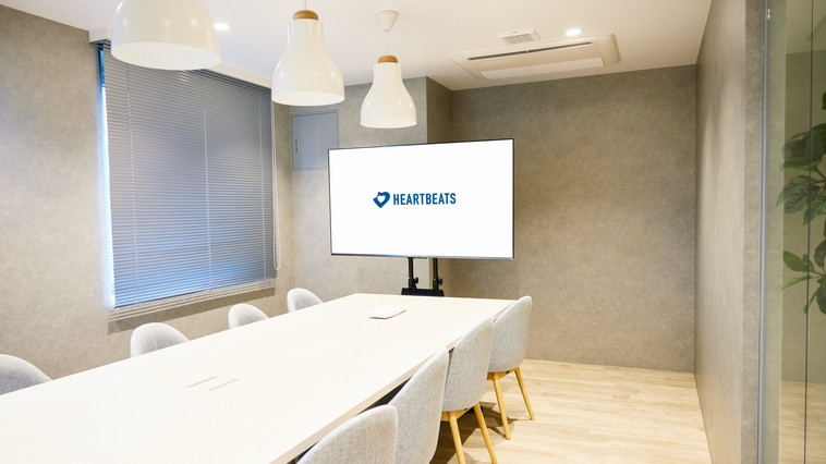 ファンの皆様を感動させるクリエイティブを創り出せるグラフィックデザイナーを募集！＜ファンビジネスに特化した事業を行う株式会社HEARTBEATS＞