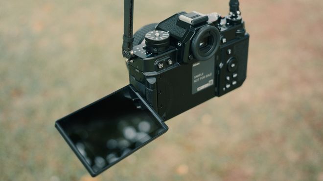 Nikon Z f 最速レビュー】4K 10bit N-Log/8段のボディー内 Nikon Z f 最速レビュー】4K 10bit N-Log/8段のボディー内