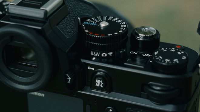 Nikon Z f 最速レビュー】４K 10bit N-Log/8段のボディー内手ぶれ補正 