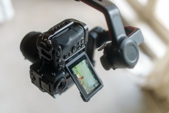 外部モニター　カメラ用 外部モニターでタッチフォーカス？カメラの操作が出来る外部