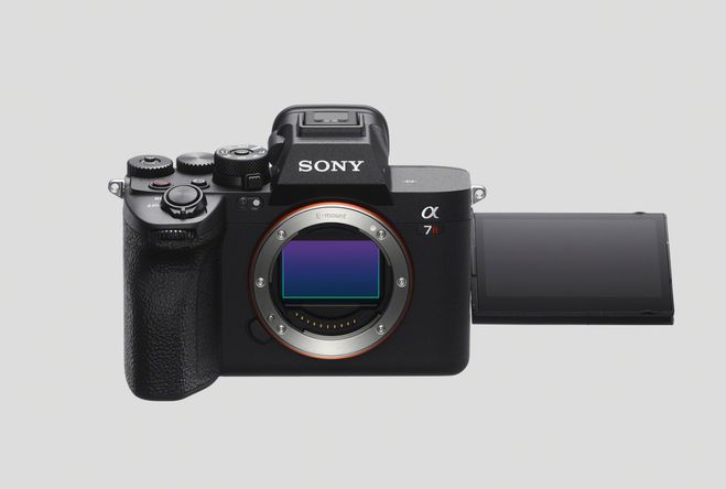 新発売】新次元のAF性能と有効約6100万画素の高い解像性能のカメラ