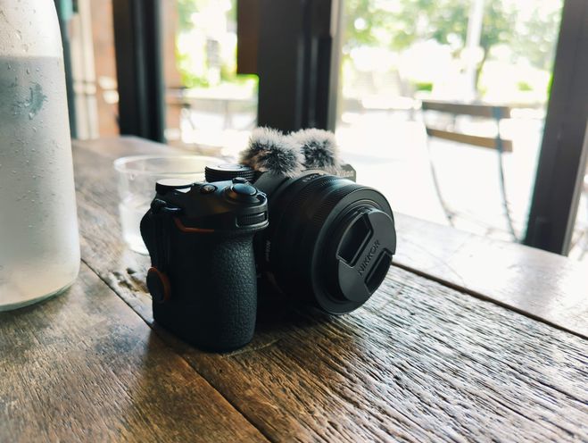 Nikon Z30 DX 16-50 ズームレンズ・ウインドマフ・レンズ保護付き Nikon Z30 DX 16-50 ズームレンズ・ウインドマフ・レンズ保護付き