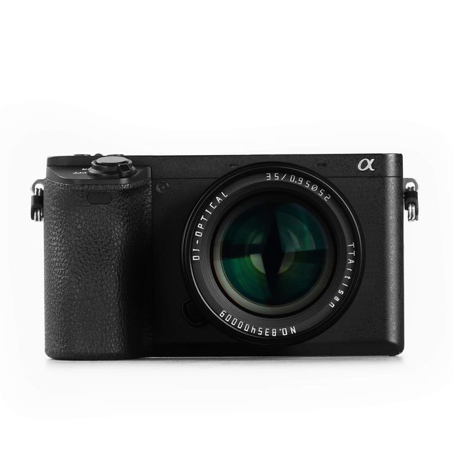 TTArtisanが大口径で小型軽量なAPS-C用レンズ「 35mm F0.95 」を発表